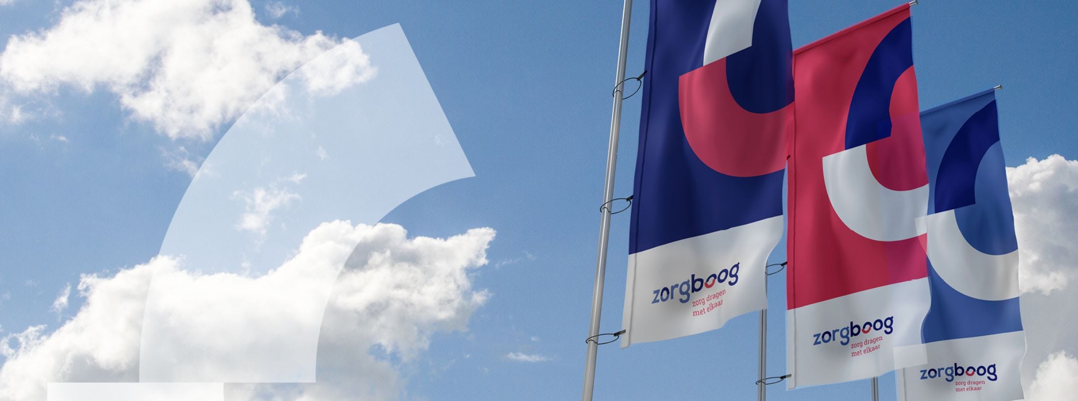 Drie wapperende vlaggen van Zorgboog.